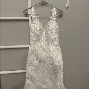 Elegant White Lace Wedding Dress